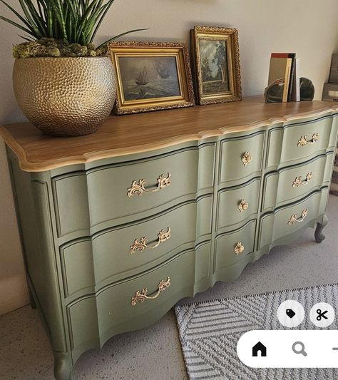 Dresser Green, Refurbished Dresser, Furniture Makeover Inspiration, French Dresser, Upcycle Furniture, Green Dresser, Bedroom Green, Drawing Room, Upcycled Furniture