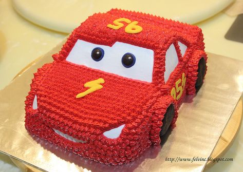 lightning mcqueen cake by felvincc, via Flickr Car Shaped Cake, Gökkuşaği Pasta, Car Cakes For Boys, Lightning Mcqueen Birthday Cake, Cars Cake Design, Lightning Mcqueen Cake, Cars Theme Cake, Rodjendanske Torte, Car Cakes