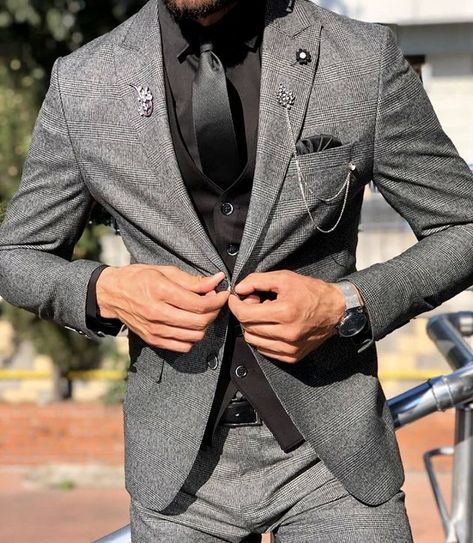 Gray Suits For Men With Black Shirt, Black And Gray Suit Men, Charchol Suit Men, Black And Grey Suit Men Wedding, Grey And Black Wedding Suit, Dark Grey Prom Suit, Fall Wedding Suits For Men Grey, Charcoal Gray Wedding Suit, Grey Mens Suit Wedding