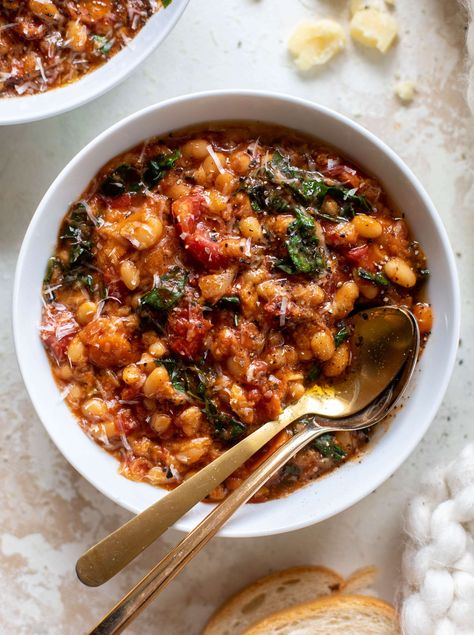 This tuscan tomato bread soup is super hearty, satisfying and delicious! Leftovers are a hit and you will find yourself craving this in the cooler months. Tomato Bean Soup, Tomato Bread Soup, Soup Tuscan, Bean Soup With Kale, Grilled Cheese Sticks, Kale Vegetable, Soup With Kale, Tuscan Bean Soup, Grilled Cheese Croutons