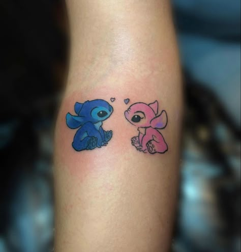 Stitch Angel Tattoo, Stitch And Angel Tattoo Couple, Stitch And Angel Tattoo, Names Tattoo Ideas, Tattoo Ideas Couples, Angel Hand Tattoo, Andy Tattoo, Lilo And Stitch Tattoo, Names Tattoo