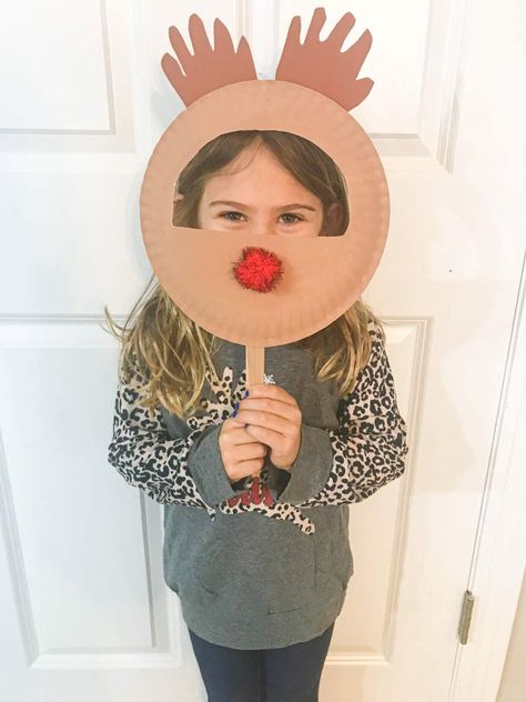 Reindeer Crafts For Kids, Christmas Crafts For Preschoolers, Reindeer Crafts, Paper Plate Crafts For Kids, Reindeer Craft, Sensory Crafts, Preschool Christmas Crafts, Christmas Buttons, Fun Christmas Crafts