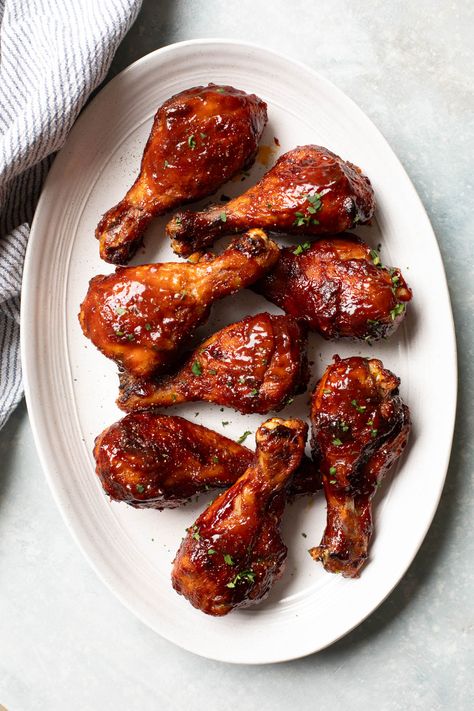 Chicken Legs In The Oven, Baked Bbq Chicken Legs, Chicken Legs In Oven, Oven Baked Chicken Legs, Grilled Chicken Drumsticks, Oven Baked Bbq Chicken, Bbq Chicken Drumsticks, Bbq Chicken Legs, Bbq Sauce Chicken