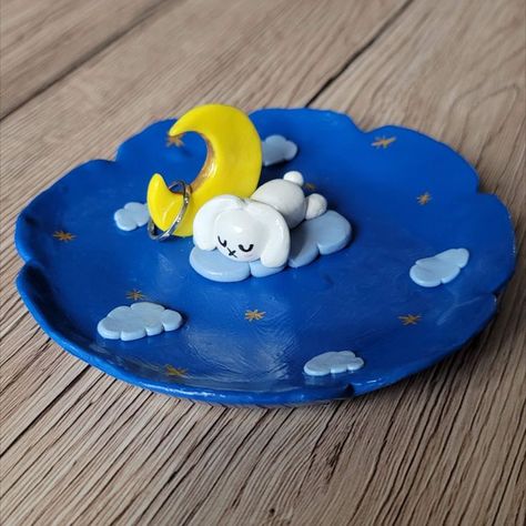 Air Dry Clay Bunny, Polymer Clay Trinket Dish, Trinket Dish Clay, Ideas Ceramica, Sleepy Bunny, Sleeping Bunny, Clay Inspo, Clay Keychain, Air Dry Clay Projects