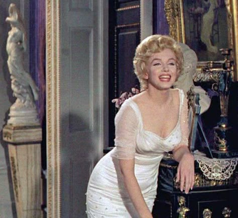 Marilyn Monroe in "The Prince and the Showgirl" (1958). Marilyn Monroe White Dress, The Prince And The Showgirl, Prince And The Showgirl, Musical Theatre Costumes, Serge Gainsbourg, Marilyn Monroe Photos, Norma Jean, Norma Jeane, Old Hollywood Glamour