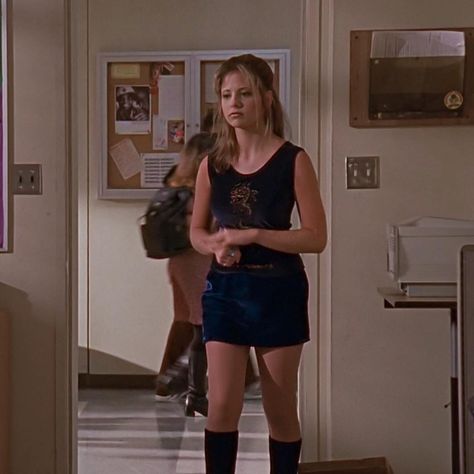 Tv Characters Outfits, Sarah Michelle Gellar Buffy, Freetime Activities, Buffy Style, 2000s Outfit, Buffy Summers, Sarah Michelle Gellar, Buffy The Vampire, Buffy The Vampire Slayer