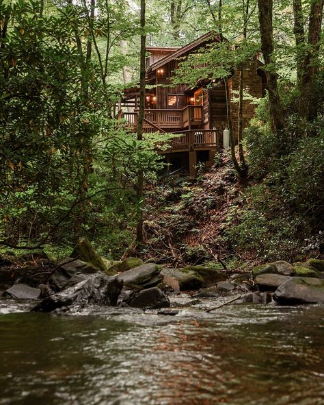 Had to test out Instagram’s new 20-photo limit with the awesome cabin photos by @dirtandglass and @heypamcakes 😍 🏠 The Cabin at Squirrel Creek 📍Newland, North Carolina #logcabin #fallgetaway #visitnc #blueridgemountains #petfriendly #vrbo #airbnb #hiking —�————- fall vacation | close to hiking trails | waterfall in the backyard | cozy cabin | bring your pup | get outdoors | vacation rental Cabin Backyard, North Carolina Cabins, Summer Camp Aesthetic, Fall Vacations, Fall Getaways, Nc Mountains, Camping Aesthetic, Cabin Vacation, Outdoor Vacation