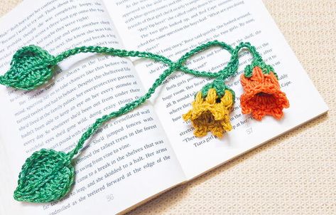 Simple Crochet Autumn Bell Flower Bookmark Crocheted Bookmarks, Bookmarks Crochet, Leaves Crochet, Flower Placemats, Crochet Autumn, Crochet Mens Hat, Crochet Leaf, Flowers Easy, Valentine Crafts For Kids