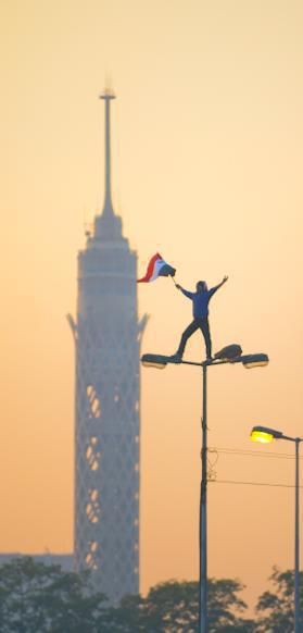 this picture taken during the Egyptian revolution its agreat time for everybody in Egypt . Egypt Revolution 2011, Egyptian Revolution 2011, 25 January Revolution Egypt, Egypt Revolution, Egyptian Revolution, Egyptian People, Places In Egypt, Egypt Today, Life In Egypt