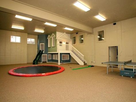 Trampoline built into floor Attic Gym, Attic Architecture, Attic Hangout, Underground Trampoline, Attic Layout, Attic Terrace, Attic Game Room, Attic Dormer, Attic Transformation