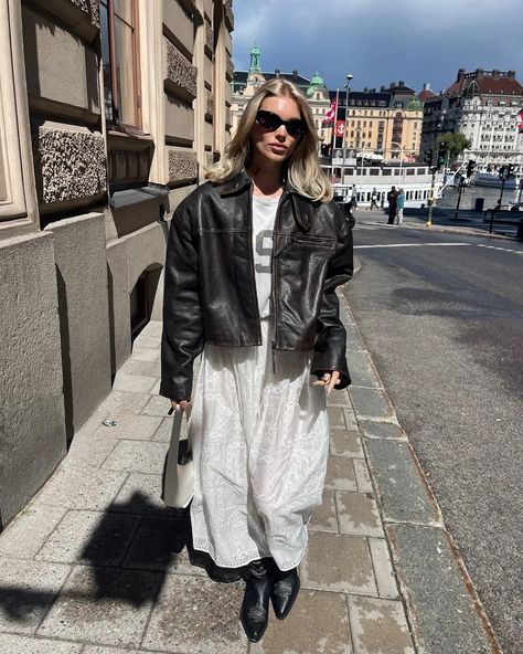 Elsa Hosk Outfits, Black Coated Jeans, Red Trousers, Long Black Coat, Elsa Hosk, Edgy Outfits, Fall Wardrobe, Her Style, Urban Fashion