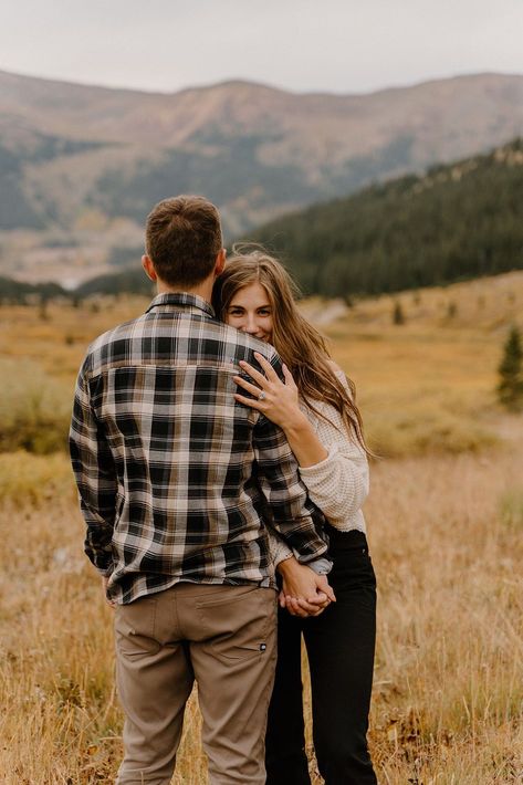 Engagement Photos Outfits Fall Mountains, Blue Ridge Mountains Engagement Photos, Different Engagement Photo Styles, Engagement Pictures In The Mountains, Engagement Hiking Photos, Fall Country Couple Photoshoot, Fall Photoshoot Mountains, Couples Fall Engagement Photos, Fall Foliage Engagement Photos