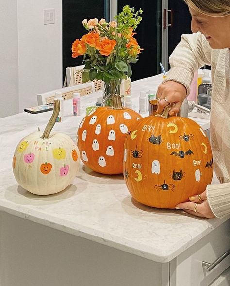 @nataliezacek on instagram Pumpkin Painting Party, Halloween Sleepover, Carving Pumpkins, Halloween Pumpkin Designs, Fun Fall Activities, Creative Pumpkins, Zucca Halloween, Pumpkin Party, Fall Inspo