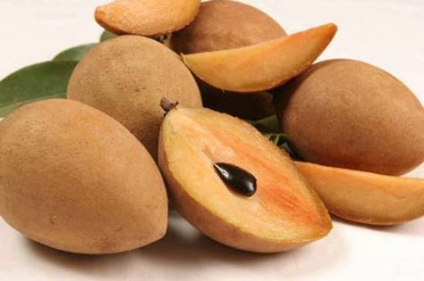 Sapodilla....but on St. Croix, we called them "mesple".  They are delicious and has many healthy attributes. Constipation Diet, Constipation Remedies, Constipation Relief, Healing Food, Exotic Fruit, Chewing Gum, Tropical Fruits, Delicious Fruit, Fruit And Veg