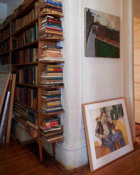 Alice Neel Apartment, Book Shelves Apartment, Book Shelves Decor, Book Shelves Design, Shelves Design Ideas, Alice Neel, Upper West Side Apartment, Shelves Decor, Chambre Inspo