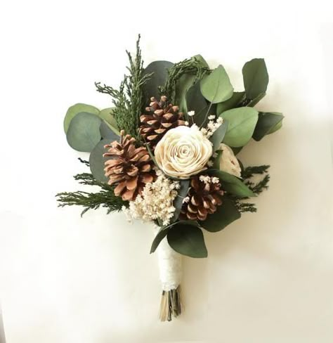 Bridal Bouquet Eucalyptus, Eucalyptus Bridal Bouquet, Pine Cone Wedding, Bouquet Eucalyptus, Winter Bridal Bouquets, Winter Wedding Bridesmaids, Wedding Woodland, Simple Wedding Bouquets, Winter Bridesmaids