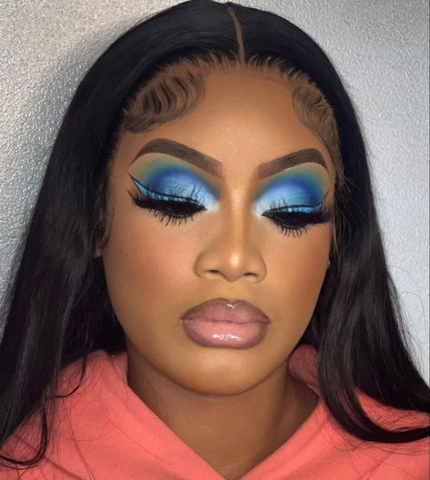 Light Blue Eyeshadow Black Women, Baby Blue Makeup Looks Black Women, Blue Makeup Looks Black Women, Eyeshadow For Black Women, Makeup Looks Black Women, Makeup Content, Blue Eyeshadow Makeup, Magic Makeup, Blue Smokey Eye