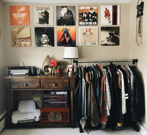 Sala Grunge, Lots Of Clothes, Wardrobe Boxes, Bilik Idaman, Hemma Diy, Cute Dorm Rooms, Diy Casa, Hiasan Bilik, Grunge Room