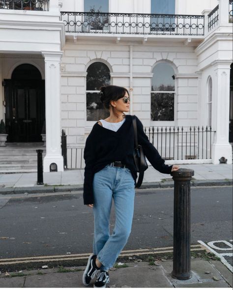 Black sweater, white tank, jeans, black sneakers, casual Artist Look Outfit, Chloe Miles, Mom Jeans Outfit Winter, Venus Fashion, Jumper Style, Jeans Outfit Winter, Old Outfits, Mom Jeans Outfit, Mum Fashion