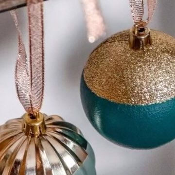 Hayley Stuart - DIY & INTERIORS on Instagram: "This Christmas bauble upcycling project is quite a few years old now (you can find the full tutorial on my blog) but it’s definitely one worth sharing annually in my opinion. The shops are FULL of Christmas decorations every year and although I’m fully on board with a little Christmas splurge, I do like to encourage people to upcycle and reuse where they can. So if you do have an old box of baubles you don’t use because they don’t match your decor, you now know you can dip them in paint! You’re welcome! 🫶🏻 . . . . . . . #upcycle #upcycling #upcycledchristmas #diy #diydecor #diychristmas #christmasdecorations #colourfuldecor #colourfulhome #colourfulchristmas #diyhome #diyideas #weekendproject #upcyclingproject #upcyclingideas #diyideas #inte Old Boxes, Weekend Projects, Upcycle Projects, Christmas Bauble, Diy Interior, In My Opinion, Christmas Baubles, Xmas Tree, Colorful Decor