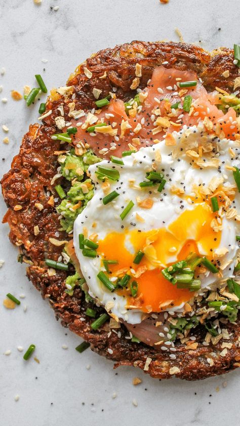 Crispy Potato Pancakes with Smoked Salmon and a Poached Egg - bon abbetit Salmon Flatbread, Ham And Egg Sandwich, Easy High Protein Breakfast, Crispy Potato Pancakes, Pesto Eggs, Smoked Salmon Bagel, Salmon Bagel, Potato Pancake, Vegetable Appetizers