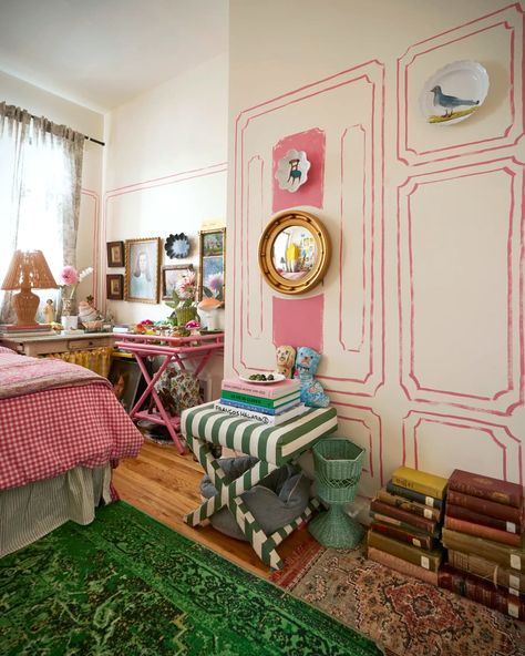 Books In Bedroom, Williamsburg Apartment, Preppy Decor, Colorful Cottage, Stacked Books, Striped Walls, Beige Bedroom, Picture Frame Molding, Dream Office