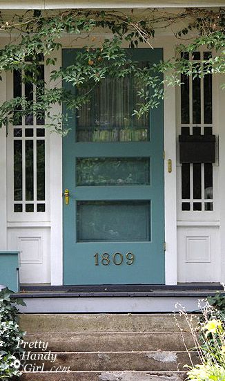 Teal blue door + screen. Also like the house numbers placement on the screen. Since there are steps up to the house, its actually a comfy place for your eyes to see the numbers. Unique Front Doors, Blue Front Door, Door Paint Colors, Screen Doors, Painted Front Doors, Front Door Colors, House Doors, House Decorating, Blue Door