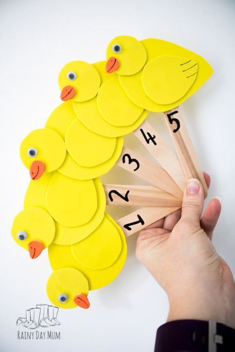 Create your own storytelling and rhyme time props with this easy to make five little ducks craft foam puppets. Perfect for some springtime nursery rhyme and circle time fun for toddlers and preschoolers. Nursery Rhyme Finger Puppets, Circle Time For Infants, Nursery Teaching Ideas, Duck Preschool Craft, Five Little Ducks Craft, Nursery Rhymes Activities For Toddlers, Nursery Rhyme Crafts For Kids, Ducks Craft, 5 Little Ducks