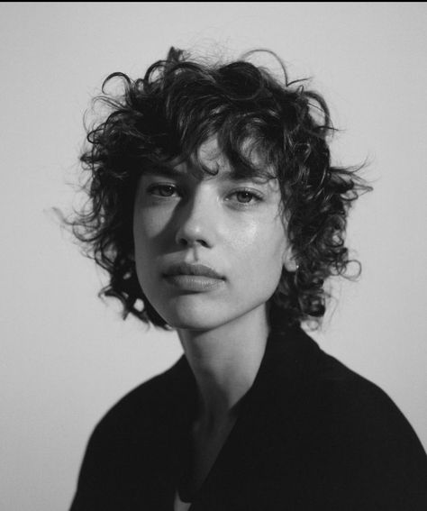 Gigi Ringel, High Hair, Long Face Hairstyles, Short Curly Haircuts, Hair Tips Video, Haircuts For Curly Hair, Playing With Hair, Short Wavy Hair, Hair Crush