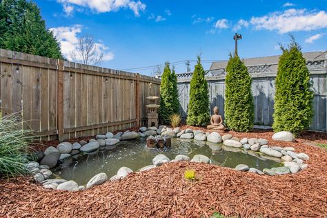 Backyard Koi Pond, Koi Pond Backyard, Yard Pond, Garden Fountains Outdoor, Pond Decor, Tranquil Garden, Garden Pond Design, Outdoor Water Features, Koi Ponds