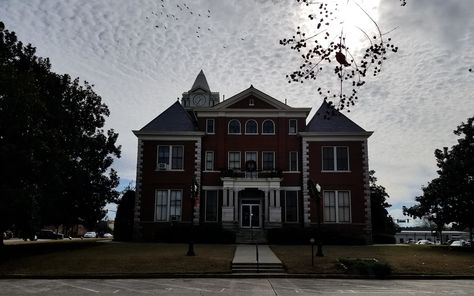 The courthouse in Jackson, GA serves as the Hawkins Library School Aesthetic Cafeteria, Stranger Things Location, St Aesthetic, High School Aesthetic, Hawkins High School, Modern Mythology, Open Gate, Will Byers, Season Of The Witch