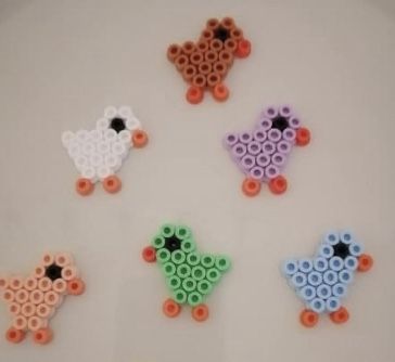 Perler Beads Small Cute, Cute Animal Perler Bead Patterns, Small Perler Bead Pattern, Tiny Perler Bead Patterns Easy, Pearl Beads Ideas Easy, Peeler Bead Ideas Small Easy, Small Perler Beads Ideas Aesthetic, Pearler Bead Patterns Easy Cute, Perler Bead Bird