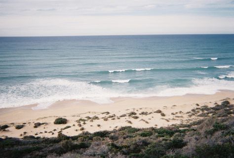 Beach Vintage Photography, Aesthetic Beach Landscape, Vintage Film Photography, Beach Film, Film Camera Photography, Dreamy Beach, Sea Wallpaper, Dreamy Photography, Film Photography 35mm