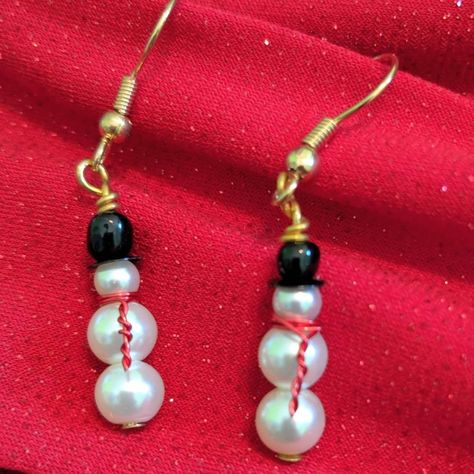 Super Cute Hand-Beaded Snowmen On Hook Style Earrings. Includes Stoppers. Perfect For The Cooler Weather And Ugly Sweater Parties In The Coming Months! Smoke-Free Home. New Without Tags As These Were Handmade For A Local Fundraiser. (Yt105) Wedding Studs, Dragon Earrings, Dragonfly Earrings, Red Scarf, Bird Earrings, Red Scarves, Earrings Red, Skull Earrings, Round Stud Earrings