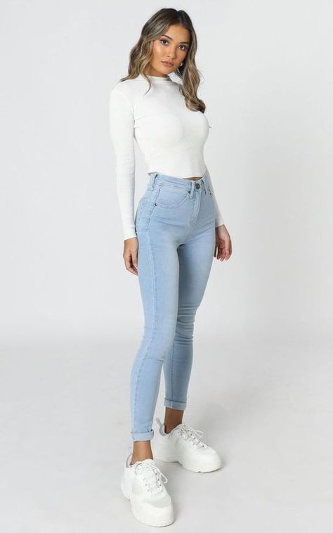 All The Best Skinny Jeans You Need ASAP 2021 Light Blue Jeans Outfit, Jeans Outfit Ideas, Denim Jeans Outfit, Outfits Con Jeans, Blue Jean Outfits, Look Jean, Mode Kimono, Jeans Outfit Women, Grunge Dress