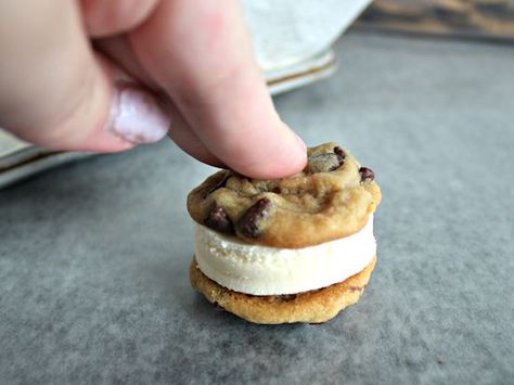 Chocolate Chip Cookie Ice Cream Sandwich, Ice Cream Cookies Sandwich, Sugar Cookie Ice Cream Sandwich, Mini Ice Cream Sandwiches, Ice Cream Sandwich Cookies, Ice Cream Sandwich Dessert, Oreo Ice Cream Sandwich, Ice Cream Bike, Cookie Ice Cream Sandwiches