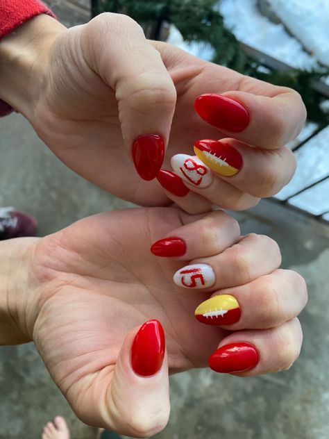 Kansas City Chiefs Nails, Chiefs Nails, Super Bowl Nails, Football Nail Designs, Football Nail Art, Bow Nail Designs, Football Nails, Teen Nails, Color For Nails