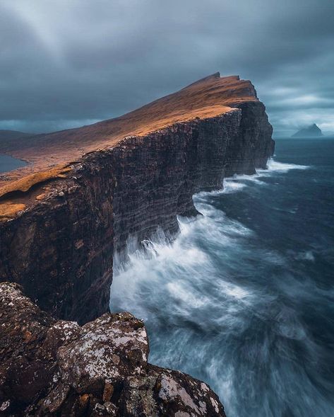 Faroe Islands Tourist on Instagram: “Moody Faroes . . . Visit www.faroeislandstourist.com for tips and guides for your visit to the most beautiful islands on Earth! 🌍 . . . 📸…” Nordic Landscape, Faroe Islands, Travel, Instagram