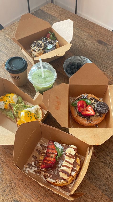 Breakfast Package Ideas, Takeaway Coffee Aesthetic, Healthy Takeaway, Breakfast Delivery, Food Delivery Packaging, Mojito Strawberry, Coffee Food Truck, Morning Brunch, Vegan Donuts