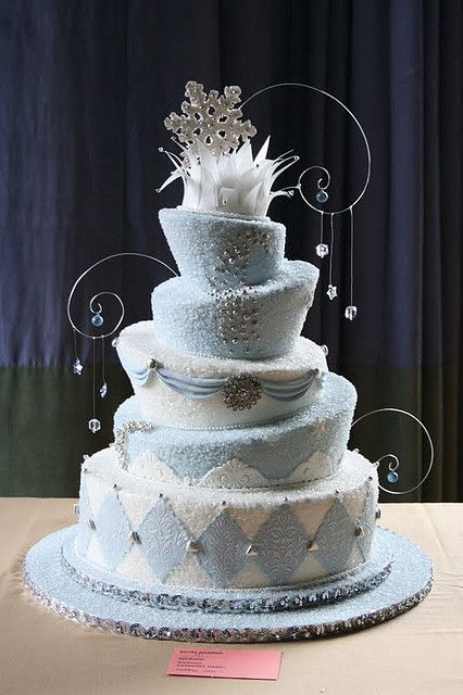 I love the texture of this cake for a winter wedding.  It's like flocked snow Winter Wonderland Wedding Cakes, Wonderland Wedding Cake, Winter Torte, Frozen Wedding, Birthday Extravaganza, Winter Wonderland Cake, Cake Competition, Topsy Turvy Cake, Snowflake Wedding