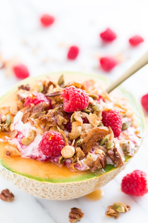 Raspberry Melon Breakfast Bowls | Get Inspired Everyday! Melon Breakfast, Edible Bowl, Banana Granola, Breakfast Bowls Recipe, Cinnamon Granola, Raspberry Yogurt, Yogurt And Granola, Recipe Breakfast, Edible Food