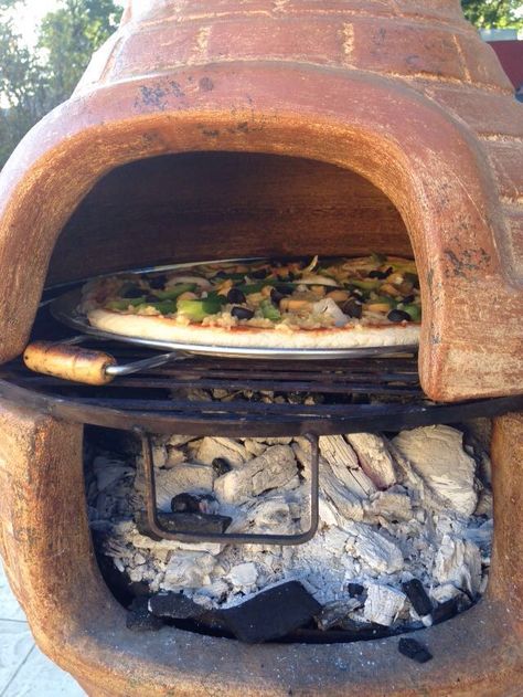 Home made pizza Outdoor Cooking Fireplace, Pizza Oven Outdoor Diy, Home Made Pizza, Oven Diy, Diy Pizza Oven, Brick Pizza Oven, Outdoor Bbq Kitchen, Backyard Fireplace, Outdoor Oven