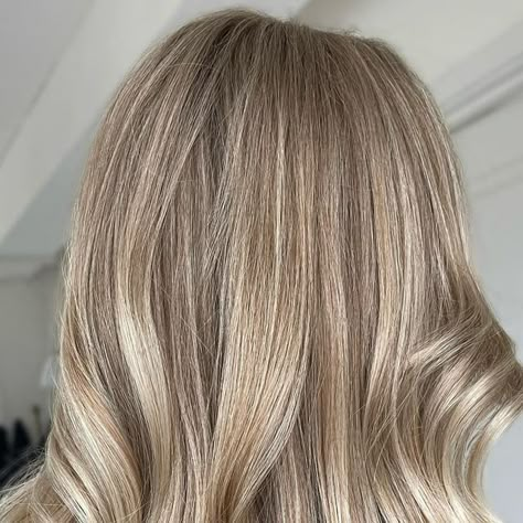 TAYLOR - LIVED IN COLOUR 🫶🏻 on Instagram: "DREAMY & CREAMY 👱🏼‍♀️ 💛 A soft blended balayage for low maintenance vibe! Using @lorealpro - Blond Studio 8 for lift & Dialight for a global tone ✨ #taylorrobinsonhair #hertfordshirehairstylist #hertfordshirehair #hemelhempsteadhair #hemelhempsteadhairstylist #livedinblonde #lorealpro #lorealprofessionnel #blondebalayage" Blended Blonde Balayage, Blended Balayage, Blended Blonde, Blonde Hair Goals, Bronde Hair, Hair 2024, Winter Hair, Winter Hairstyles, Hair Colours