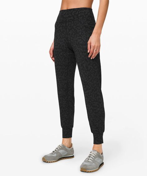 Lululemon Align Joggers, Lululemon Align Pant, Yoga Pants Women, Lululemon Align, Active Wear Pants, Joggers Womens, Wearing Clothes, Yoga Women, Jogger Pants