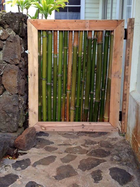 Bamboo Gate Diy, Bamboo Courtyard, Planting Bamboo, Standalone Bathtub, Courtyard Gate, Bamboo Furniture Diy, Bamboo Ideas, Vertikal Garden, Diy Bamboo