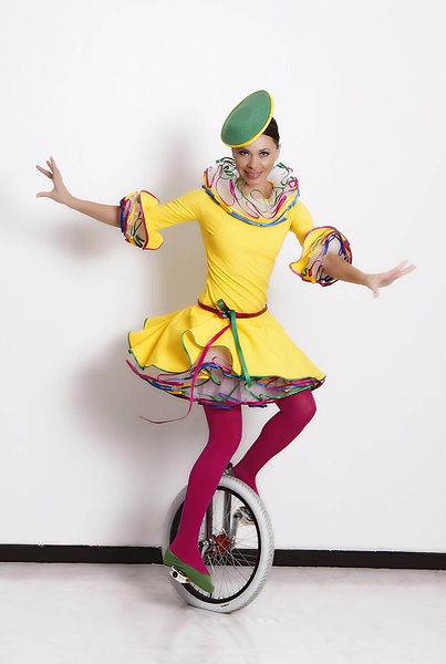 Unicyclists just scream Circus!  http://bigfootevents.co.uk/entertainment/Themed-Events/Circus-Carnival-Mardi-Gras-Theme.as Mardi Gras Themed Party, Steampunk Circus, Fairytale Wedding Theme, Trapeze Artist, Female Clown, Entertainment Ideas, Send In The Clowns, Circus Costume, Unicycle