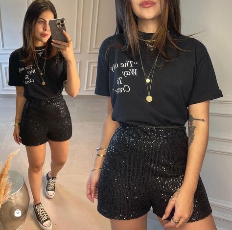 Coldplay Concert Outfit, Sequin Shorts Outfit, Looks Com All Star, Black Sequin Shorts, Fiesta Outfit, Looks Party, Rock Punk, Stockholm Fashion, Festival Looks