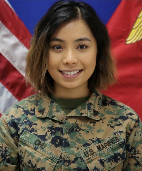 Marine Corps Uniforms, Usmc Uniforms, Marine Corps Officer, Military Hair, Marine Officer, Female Marines, Joining The Military, Army Women, Military Girl