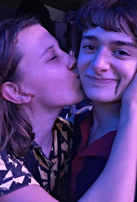 Behind The Scenes Stranger Things, Noah Y Millie, Brother And Sister Duo, Noah Millie, Noah And Millie, Millie And Noah, Millie Noah, Caleb Mclaughlin, American Celebrities