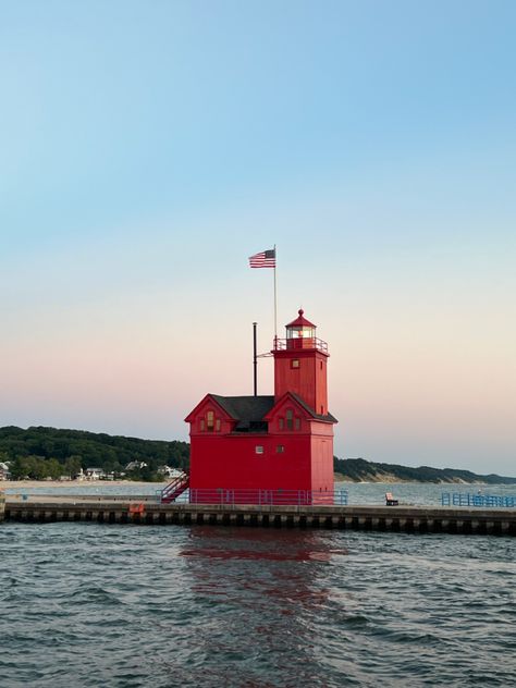 Big red lighthouse overlooking Lake Michigan. Big Red Lighthouse Holland Michigan, Holland Michigan Fall, Hope College Holland, Lake Michigan Aesthetic, Lighthouse Aesthetic, Michigan Aesthetic, Fall Honeymoon, Michigan Lighthouses, Hope College